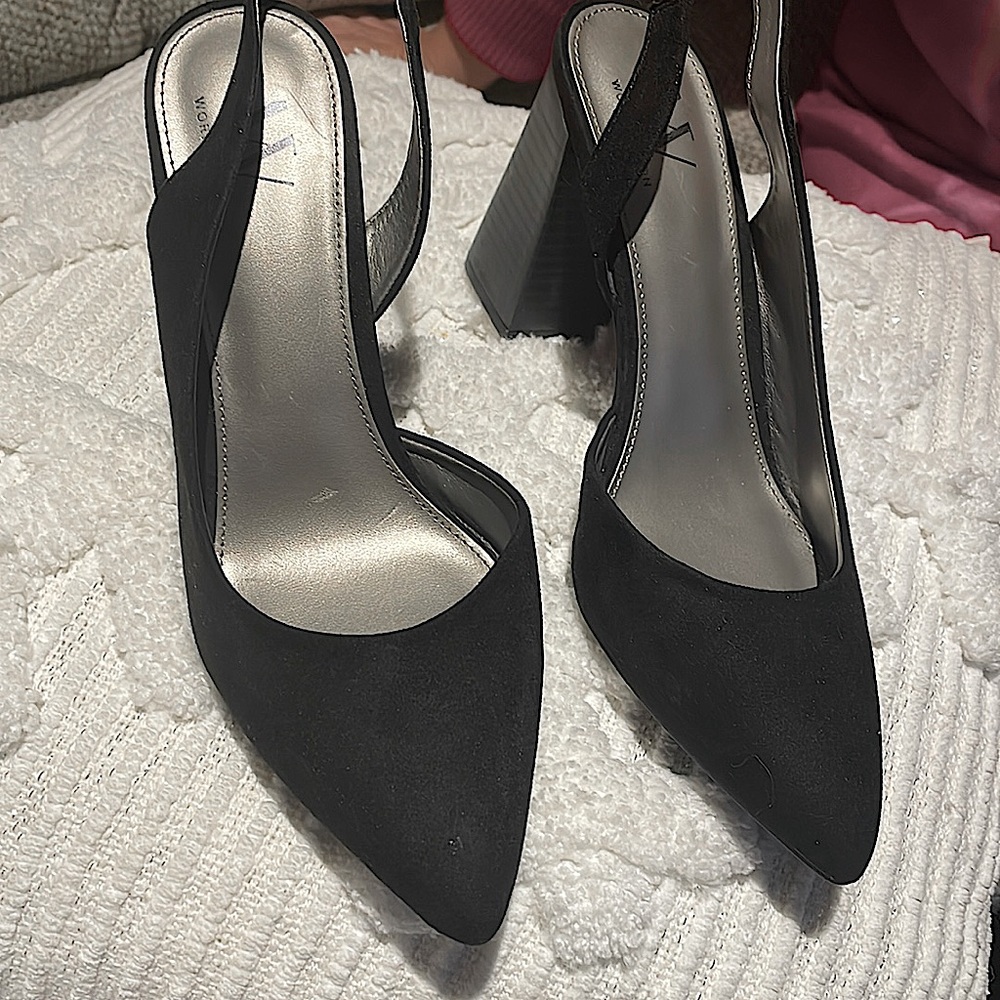 Beautiful suede w/thick thick heels